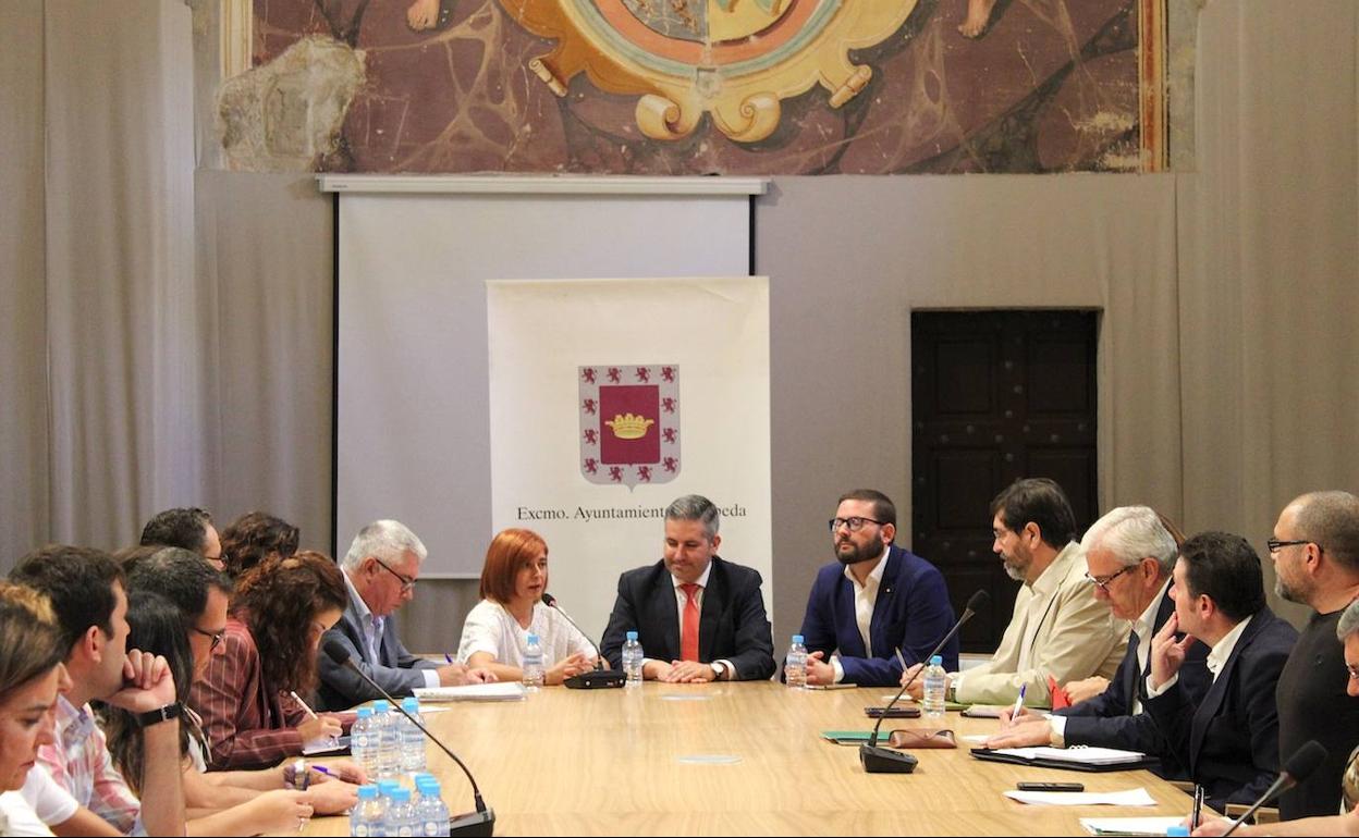 Reunión del delegado con los directores y AMPAS de los centros educativos de Úbeda