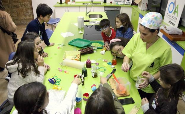 Imagen principal - Varias perspectivas de la jornada de puertas abiertas.