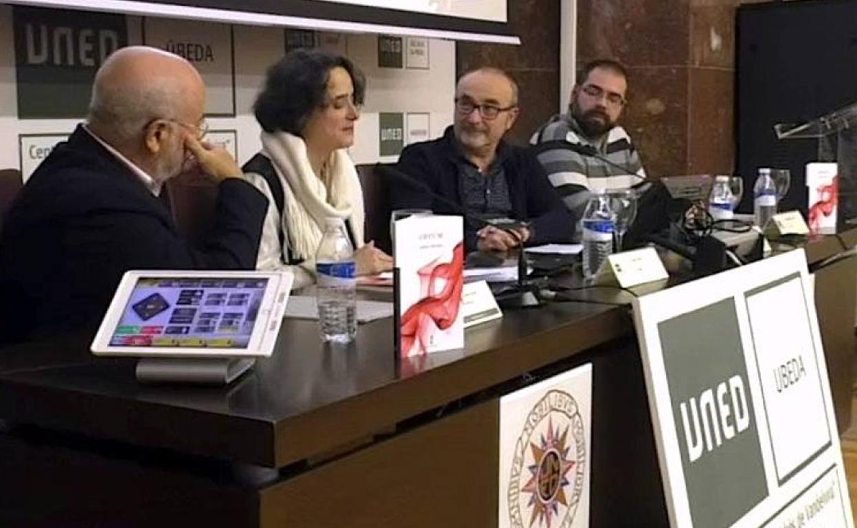 'Opium', nuevo poemario de la ubetense Isabel Rezmo