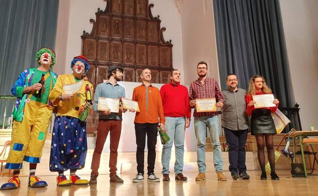 Imagen principal - Foto de familia, Nono Granero y David Uclés.