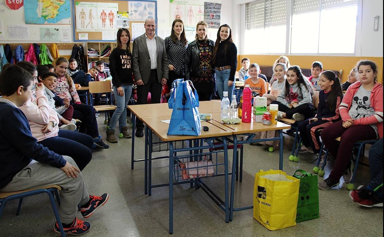 El colegio Juan Pasquau trabaja con su alumnado la separación de residuos