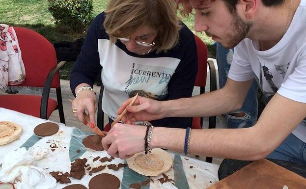 La iniciativa tuvo lugar ante el Hospital de Santiago.