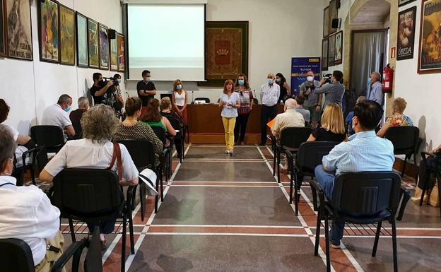 Reunión de la alcaldesa con vecinos y comerciantes.