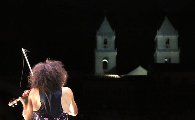 Imagen principal - Tres momentos del concierto.