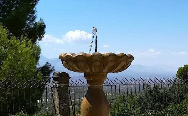 La fuente hoy, reparada y en funcionamiento.