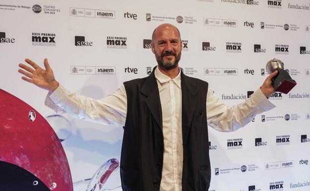 El ubetense posando con su premio.