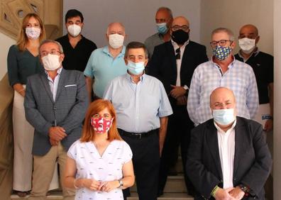 Imagen secundaria 1 - Sara Baras, que ya estuvo en Úbeda en 2004, algunos patrocinadores y Miguel Poveda.