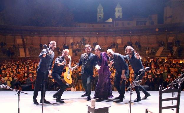 Imagen principal - Varios momentos del espectáculo.