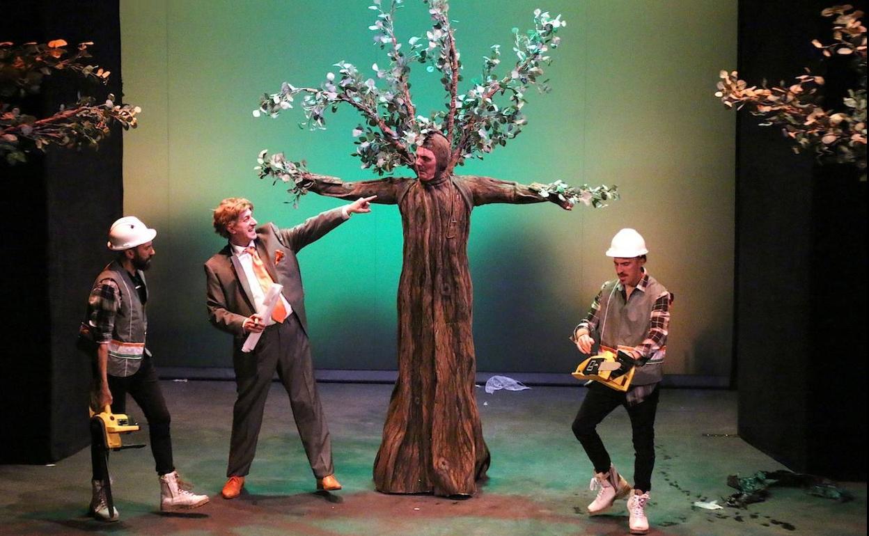 La compañía Yllana subió el telón de la Muestra de Teatro de Otoño