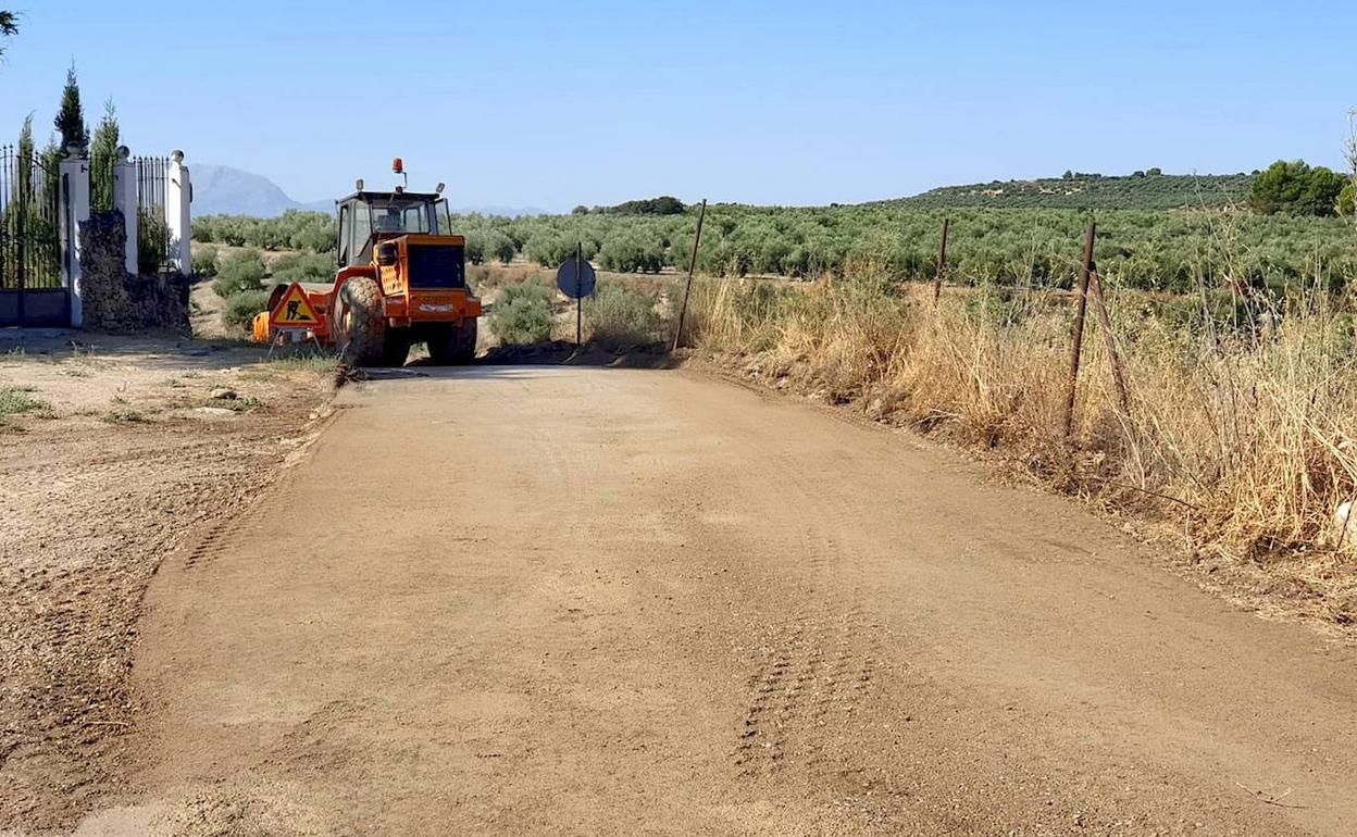 Comienza la intervención para arreglar el camino de Calatrava, que constará de dos fases