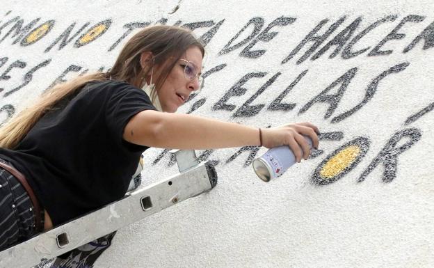 Shara Limone en plena tarea.