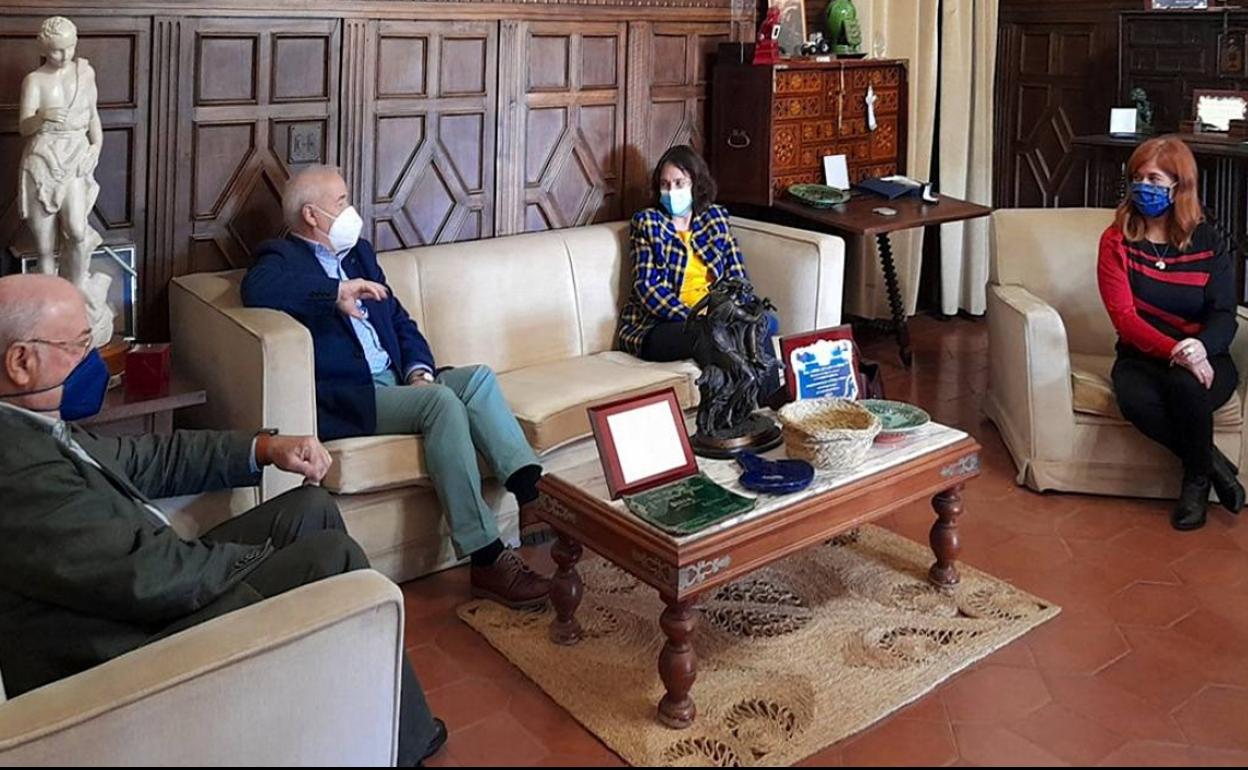 Reunión en el despacho de Alcaldía.