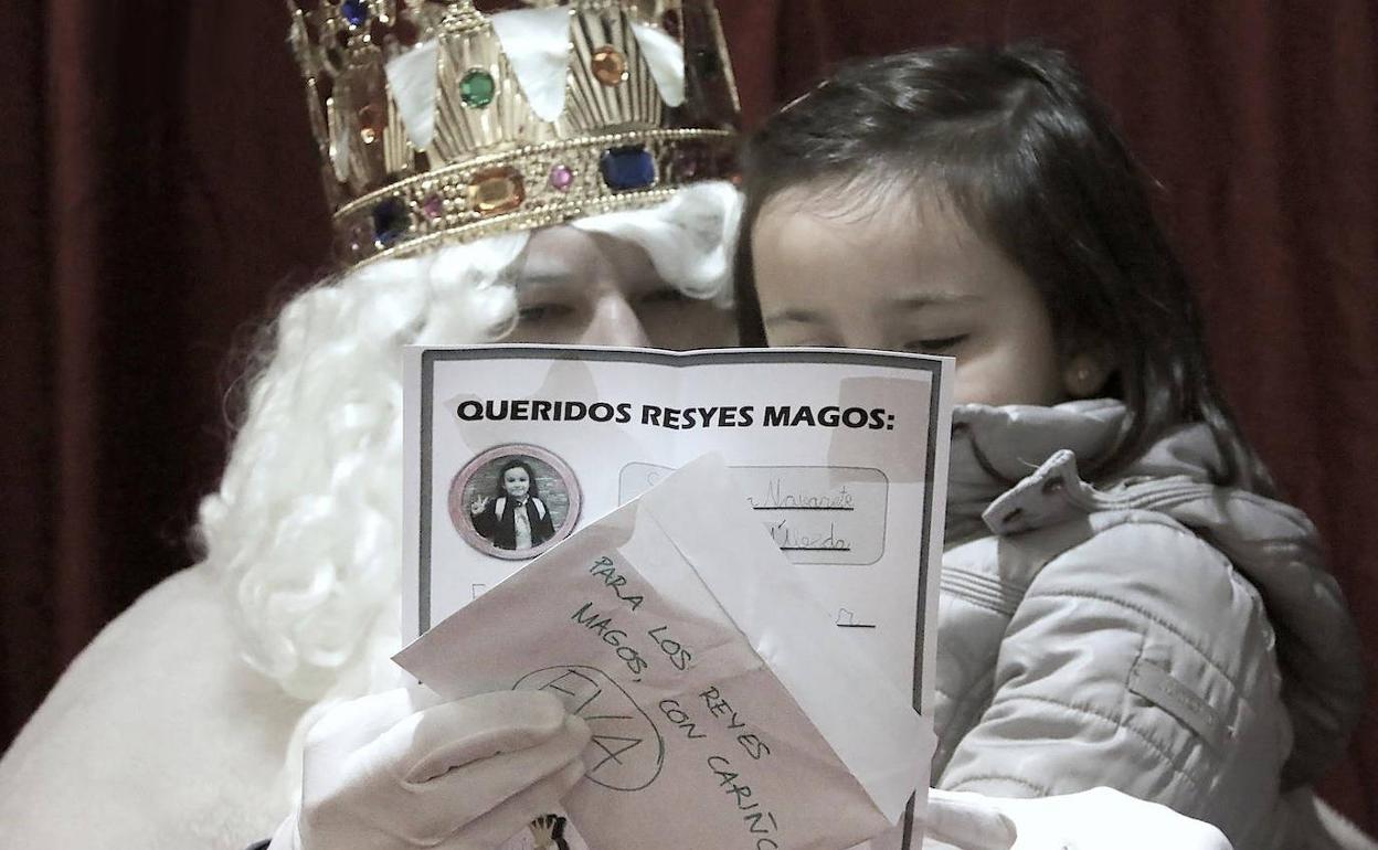 Campaña de Navidad con iluminación, dinamización del comercio y concursos