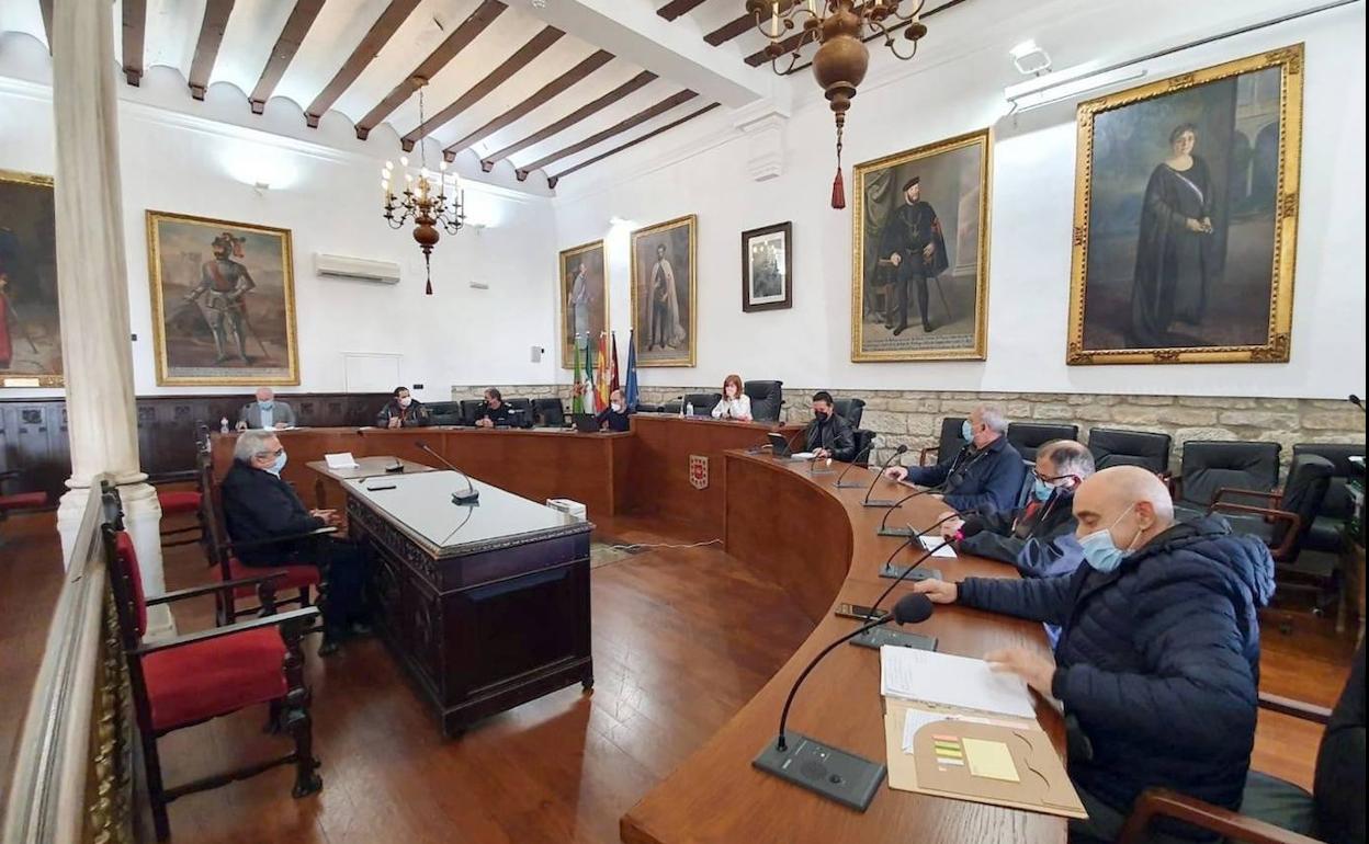 Ampliación del mercadillo al 75% y precintado de zonas infantiles