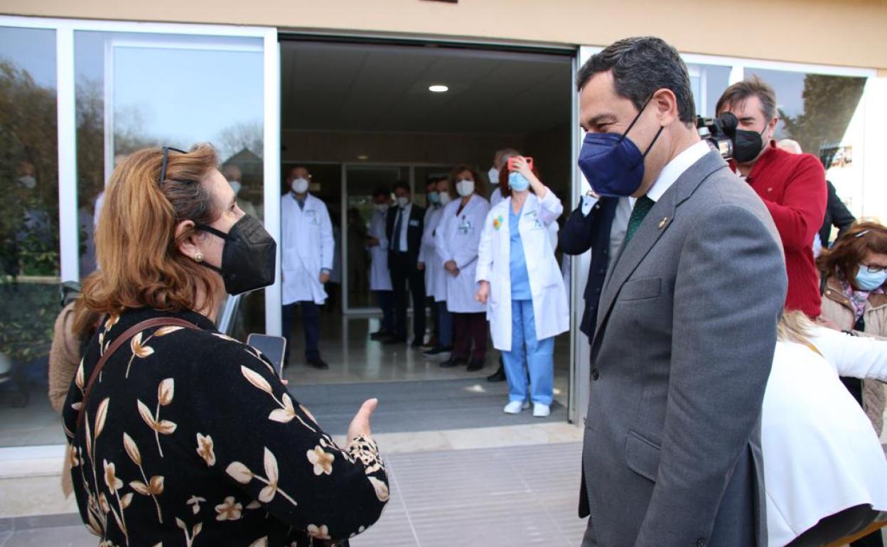 Juanma Moreno y el consejero de Salud, Jesus Aguirre, este miércoles en Úbeda.