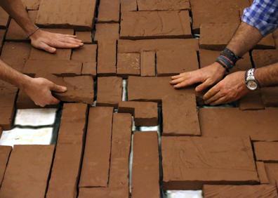 Imagen secundaria 1 - Primer día de trabajo, el pasado verano, de los talleres implicados en el proyecto.