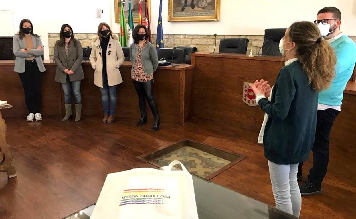 Entrega del material en el Ayuntamiento.