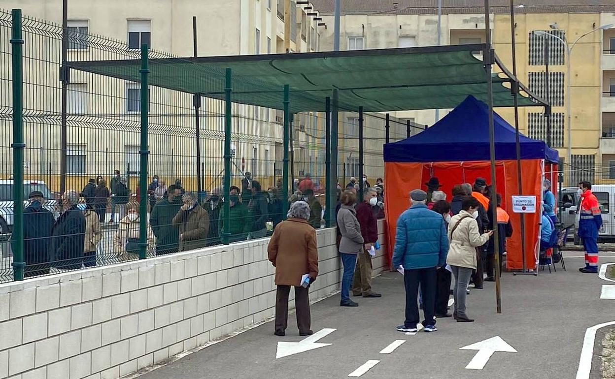 Segunda dosis de la vacuna para un millar de personas mayores de 80 años