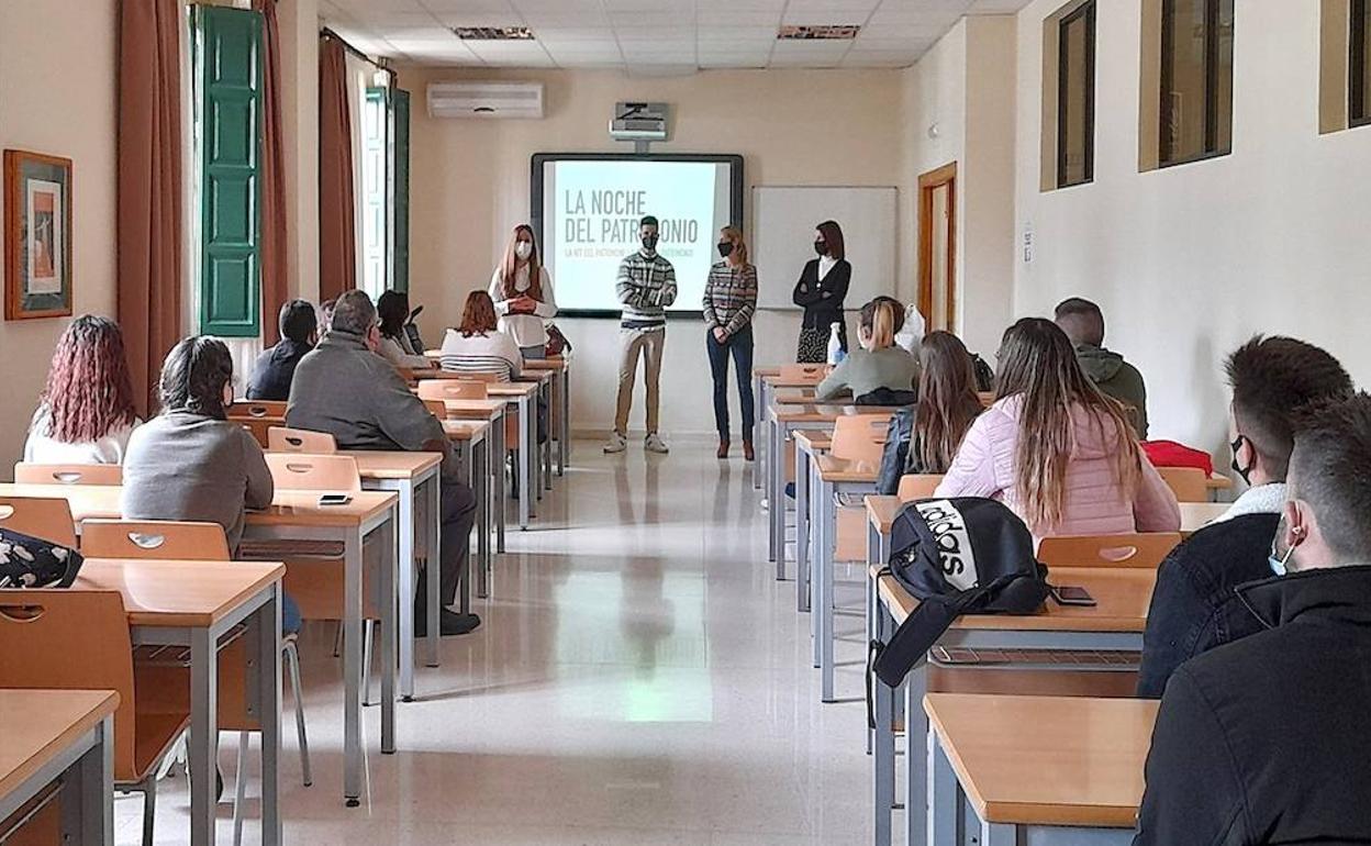 Reunión con parte del voluntariado para ir preparando la Noche del Patrimonio