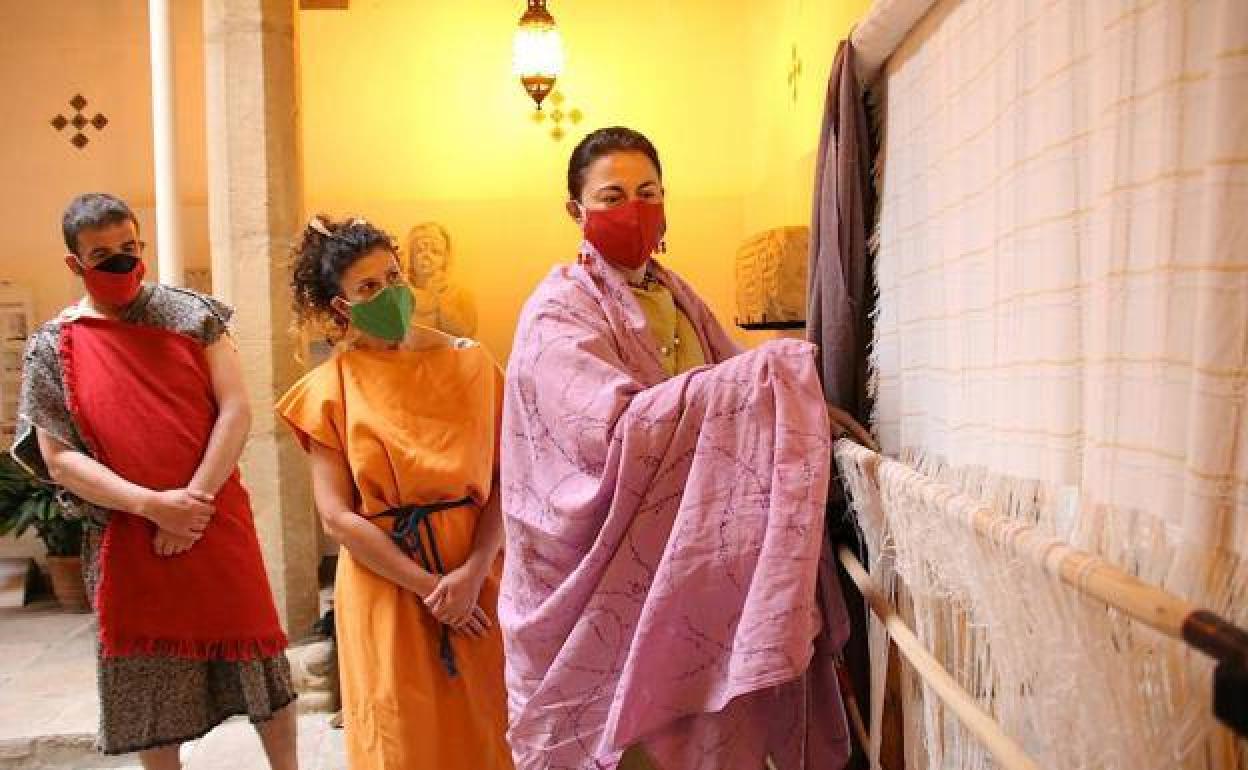 Taller sobre la vestimenta y la joyería de la mujer en la antigua Roma