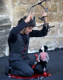 Imagen secundaria 2 - Escenas de 'Crunch!', 'Buenas noches Europa' y 'Simplemente Clara'.