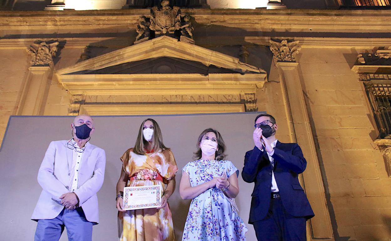 Entrega de reconocimientos a las dos enfermeras de referencia.