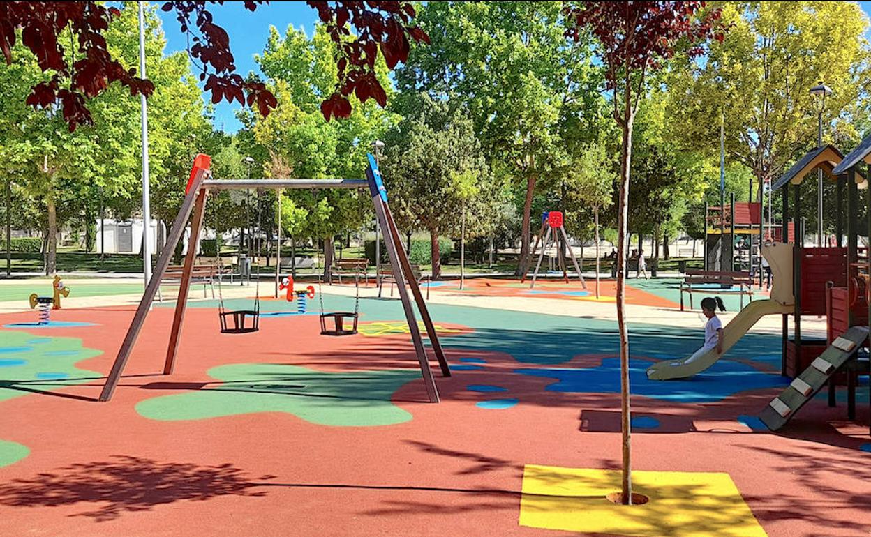 Intervención en 1.800 metros cuadrados de zona de juegos infantiles en el Parque Norte