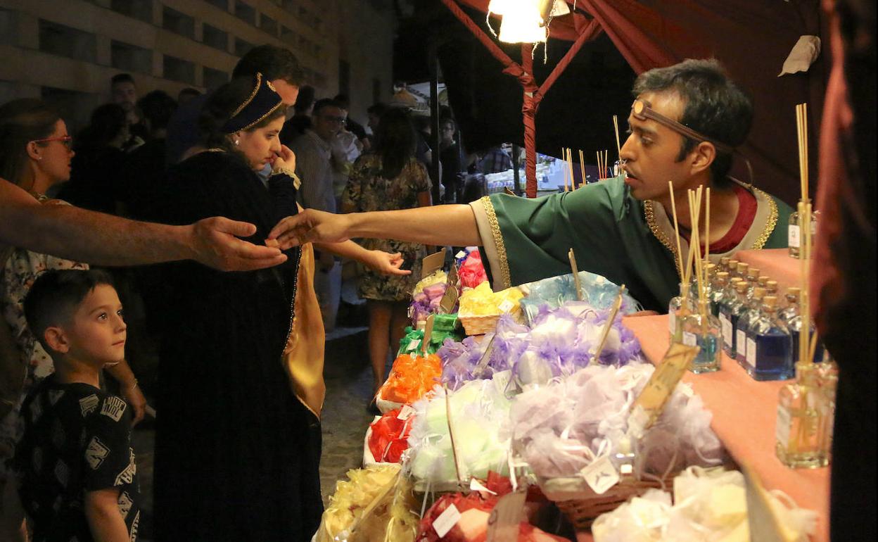 El mercado se montará en el recinto del aparcamiento de Santa Clara.