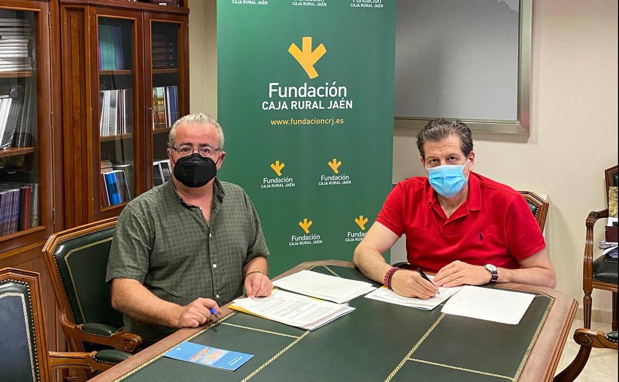 Firma del convenio de colaboración con la Fundación Caja Rural.