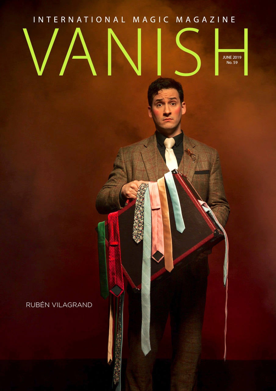 Imagen secundaria 2 - El ubetense en plena actuación en el concurso (1), en Las Vegas junto a la actrizAlyson Hannigan (2) y en la portada de la revista Vanish (3).