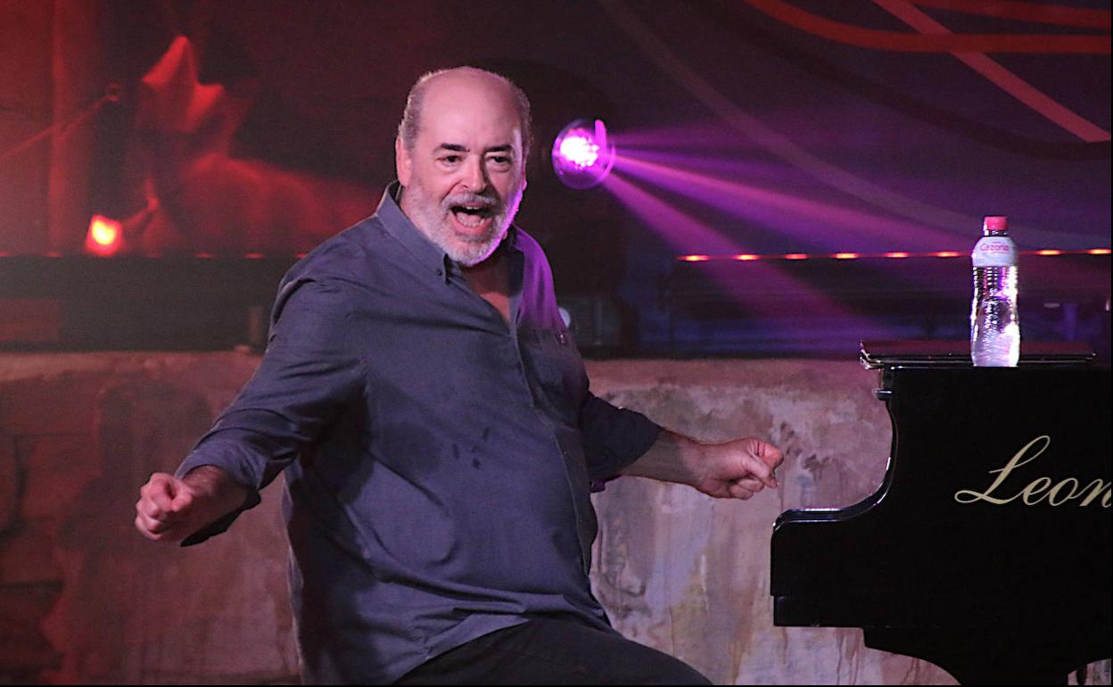 Jerónimo Maesso ofreció un recital entre Sabina y la improvisación