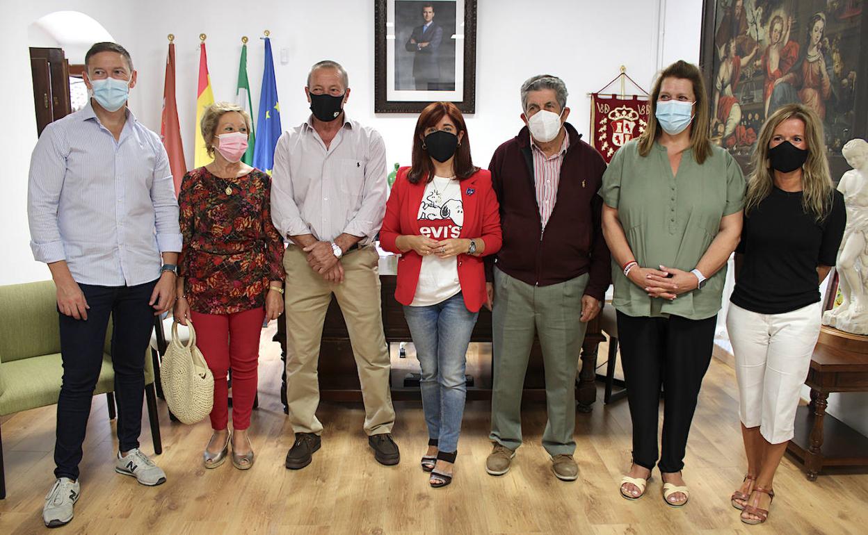 Foto de familia en el Ayuntamiento.