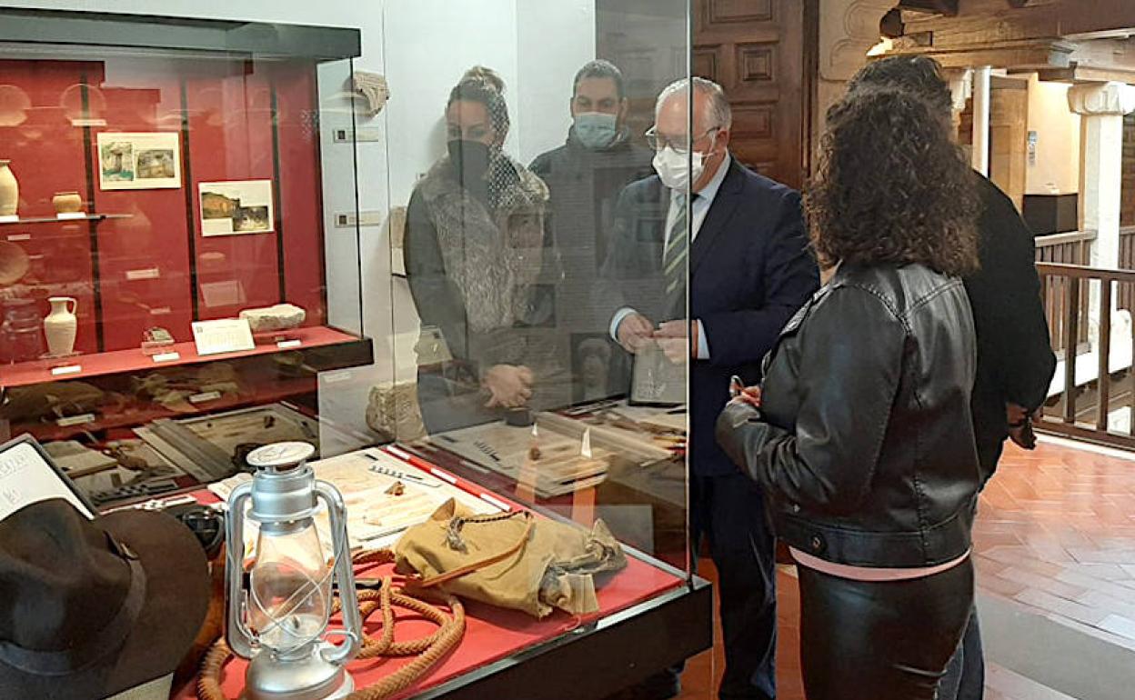 La Casa Mudéjar acoge una exposición sobre la arqueología del siglo XXI apoyándose en Indiana Jones