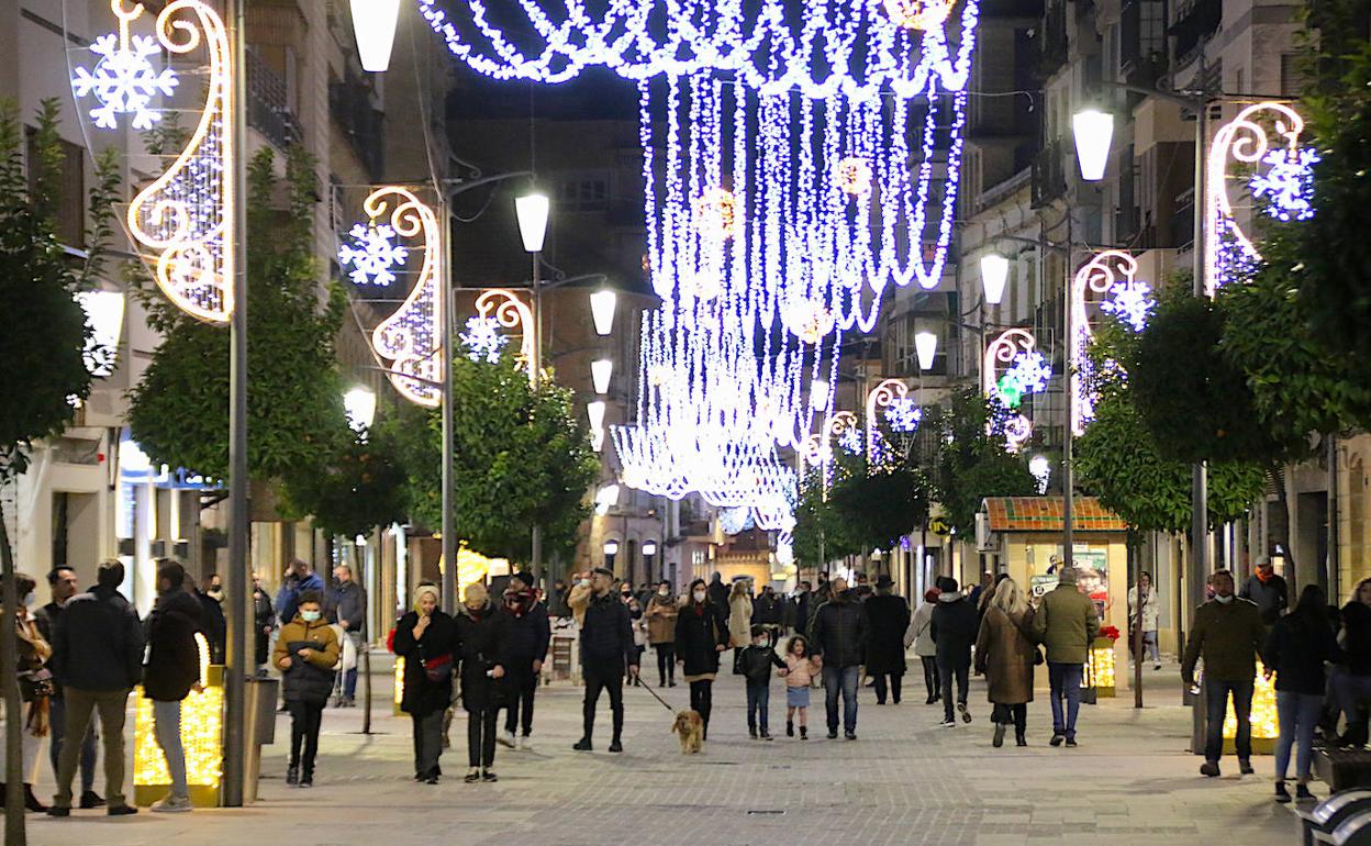 Calle comercial en Navidad.