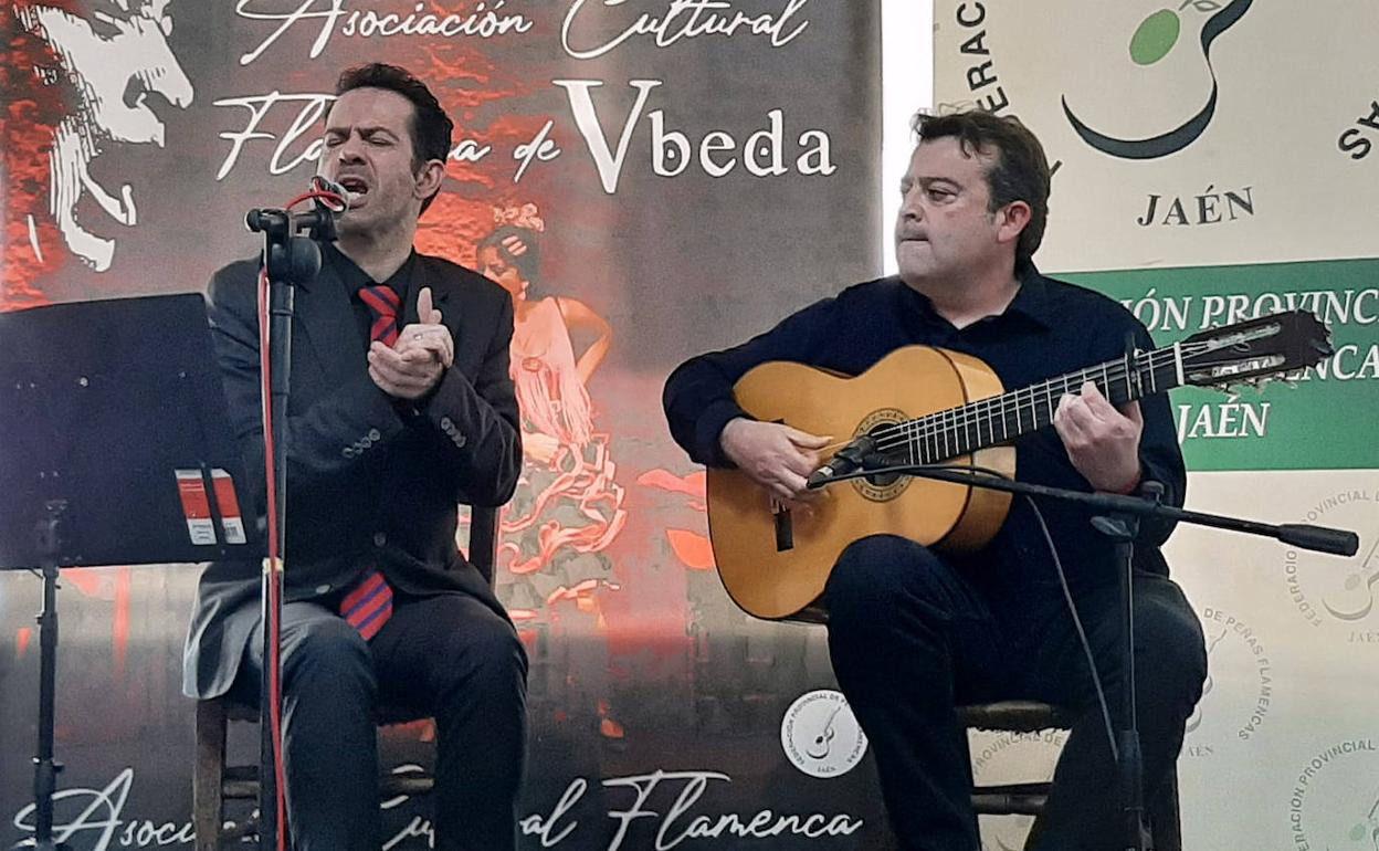 Concierto del cantaor Raúl Montesinos acompañado a la guitarra por Ángel Mata
