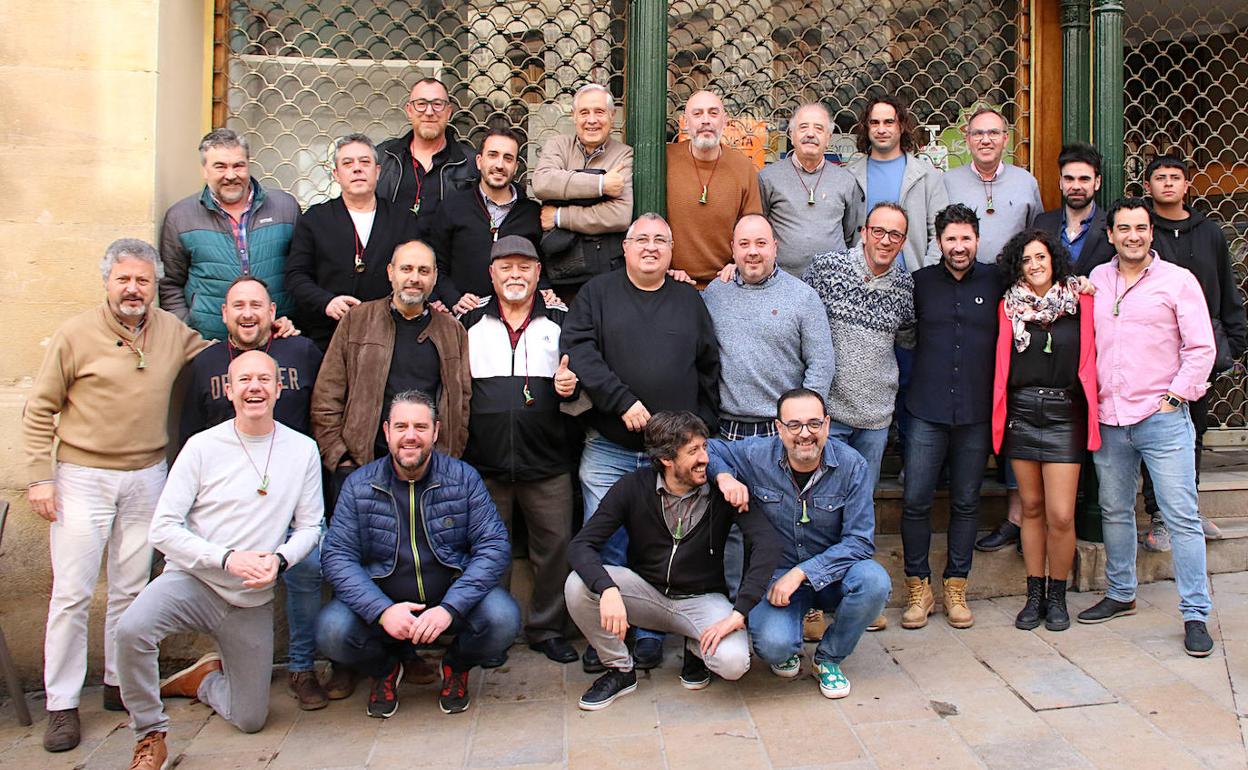Foto de familia de los asistentes.