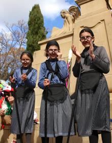 Imagen secundaria 2 - Festival de Manos Unidas y dos momentos de la fiesta en Primero de Mayo.