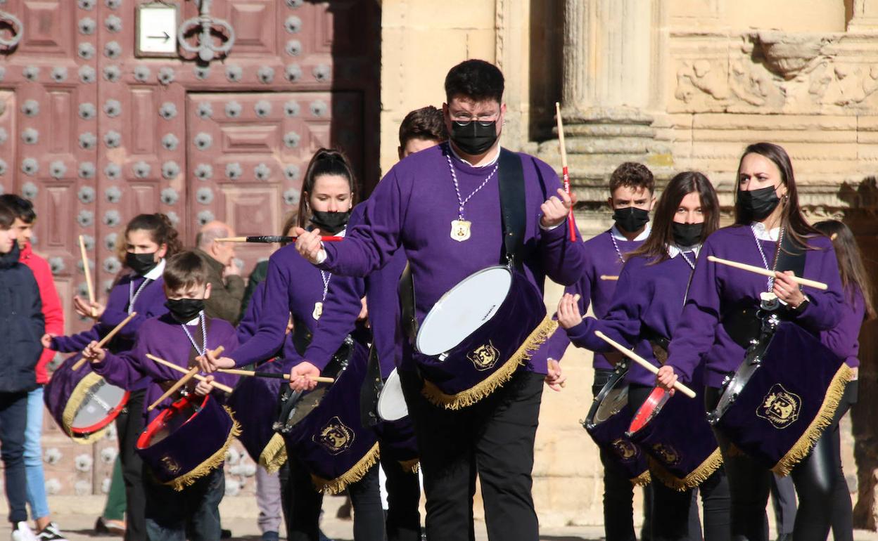 Buen ambiente durante el Certamen de Bandas de Cabecera y Trompeteros