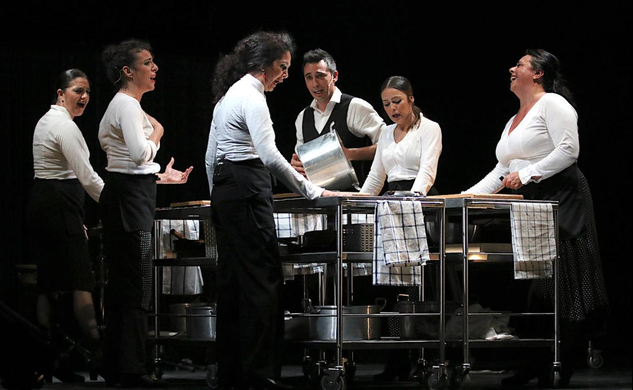 'Flamenco entre fogones' convirtió una cocina en un tablao muy reivindicativo