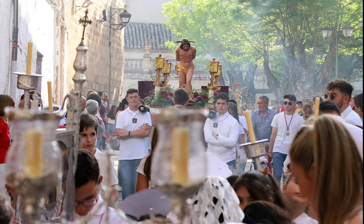Una de las procesiones infantiles en la plaza de San Pedro.