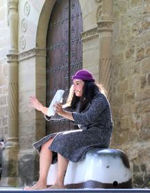 Imagen secundaria 2 - Hiltoff con 'Radio Salmonela', 'Una mujer inconveniente' de Roxi Katcheroff y 'A corda' de A Vela Circo.