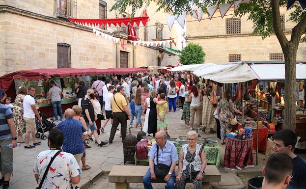 Imagen principal - Ambiente en las Fiestas del Renacimiento.
