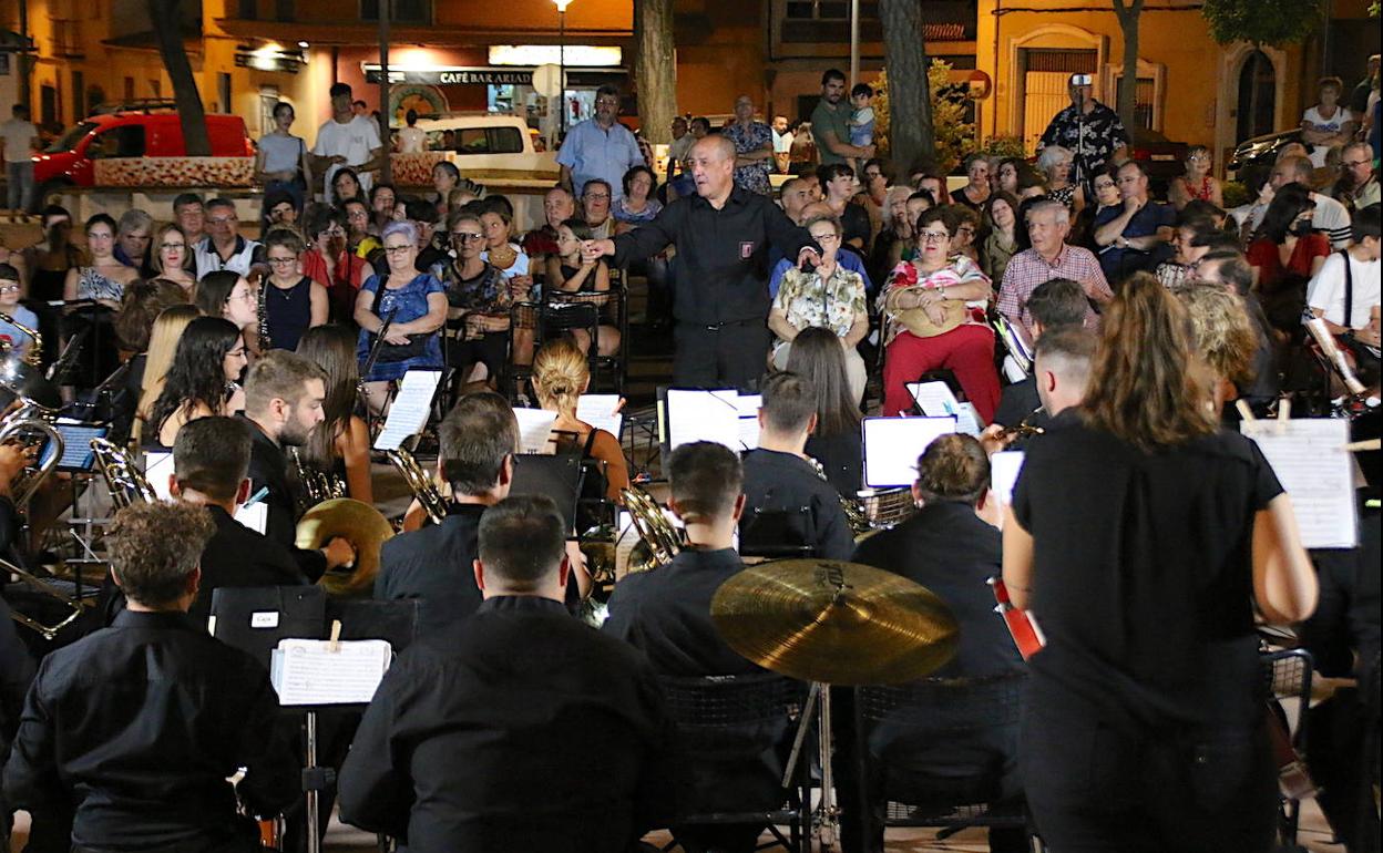 El pasodoble fue protagonista del concierto al aire libre de la Agrupación Musical Ubetense