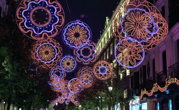 Vista de la calle Arenal, iluminada por el ubetense.