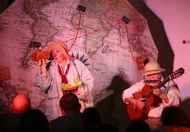 Nati Villar y Manuel Martínez en 'La maleta de mi abuela'.