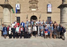 Foto de familia de antiguos integrantes de la plantilla.