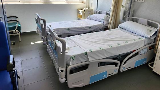 El hospital renueva las camas de hospitalización y cunas de lactantes