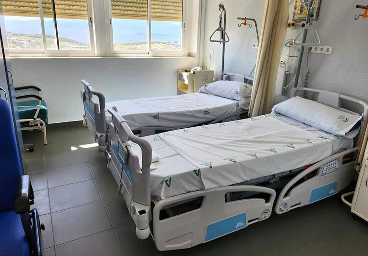 El hospital renueva las camas de hospitalización y cunas de lactantes