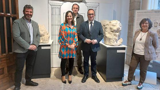 Dos leones ibero-romanos procedentes de Salaria, juntos siglos después