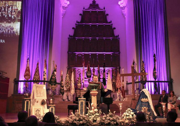 Imagen principal - Varios momentos del acto.